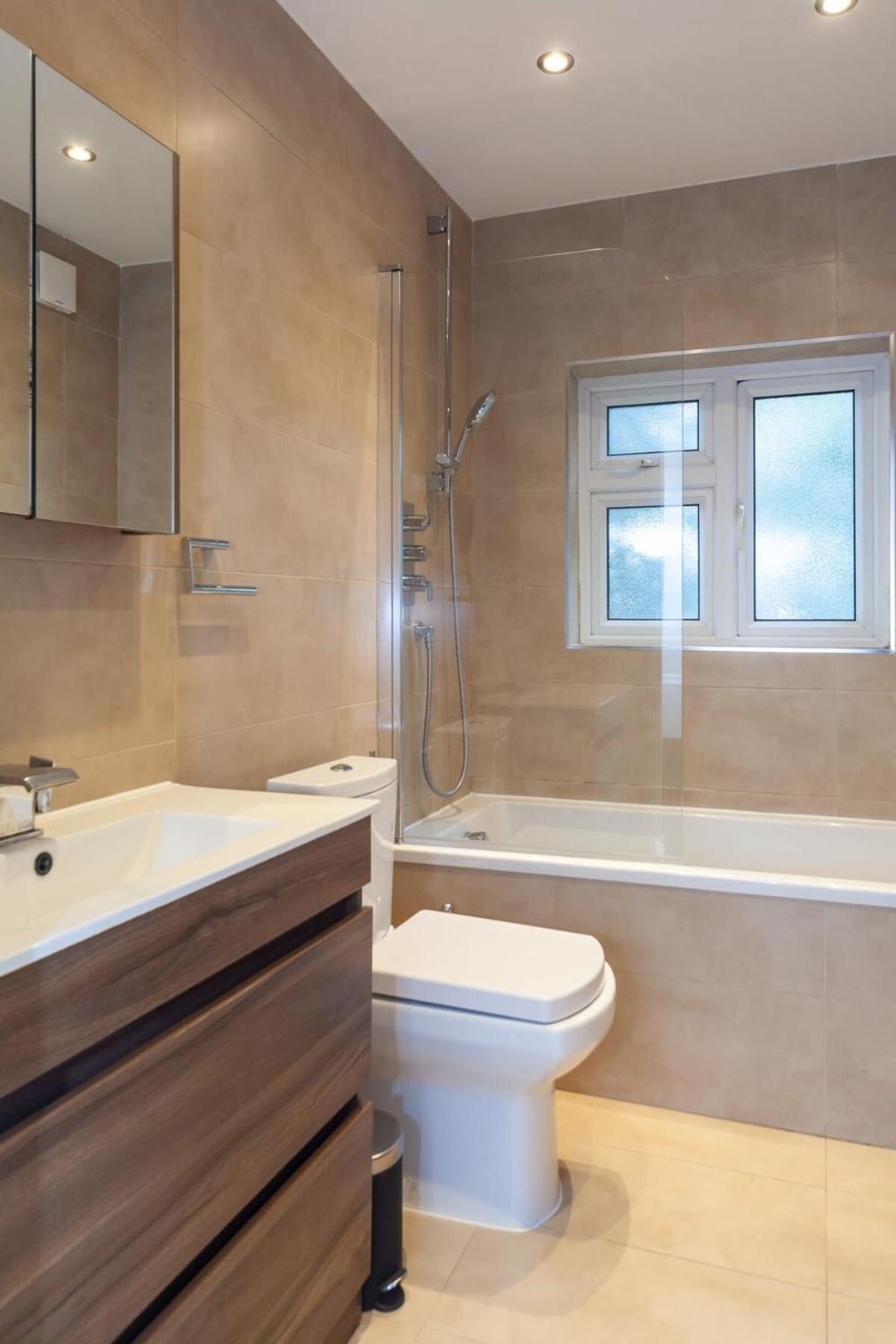 Spacious 2 Bedroom Maisonette In Stratford London Eksteriør bilde